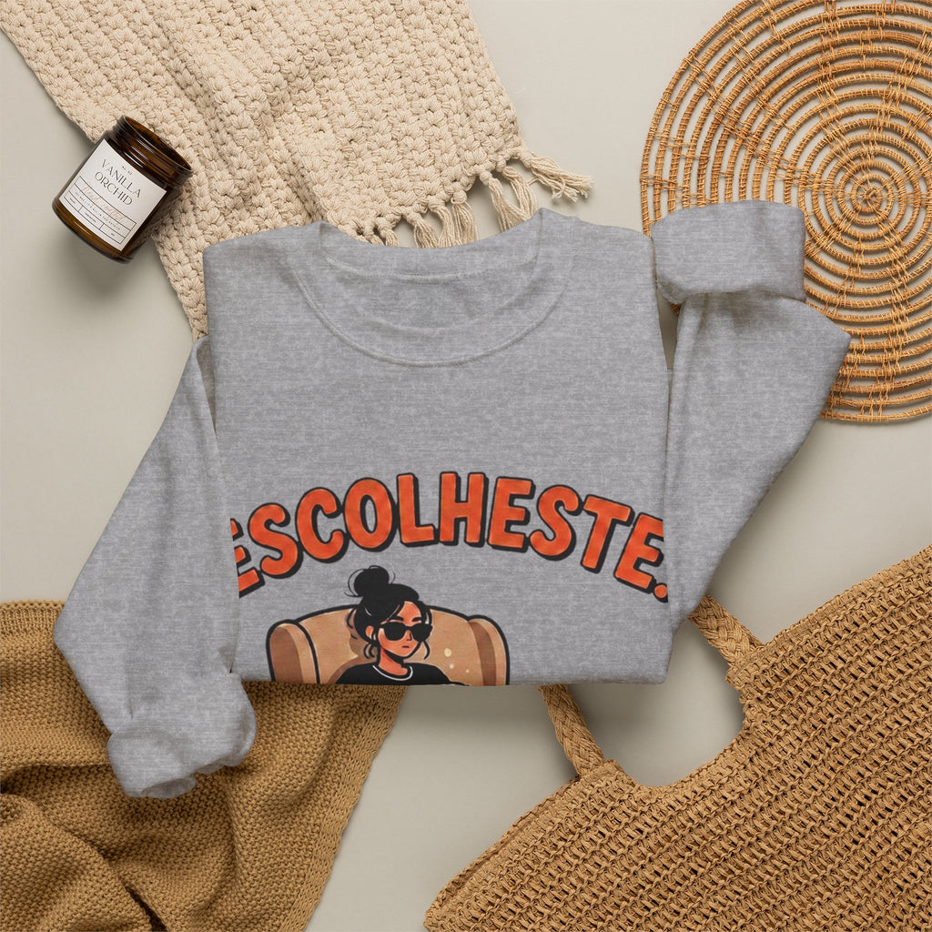 Crewneck Sweatshirt — "Escolheste, Agora Reclama à Vontade" Cozy Reading Lounge Pullover