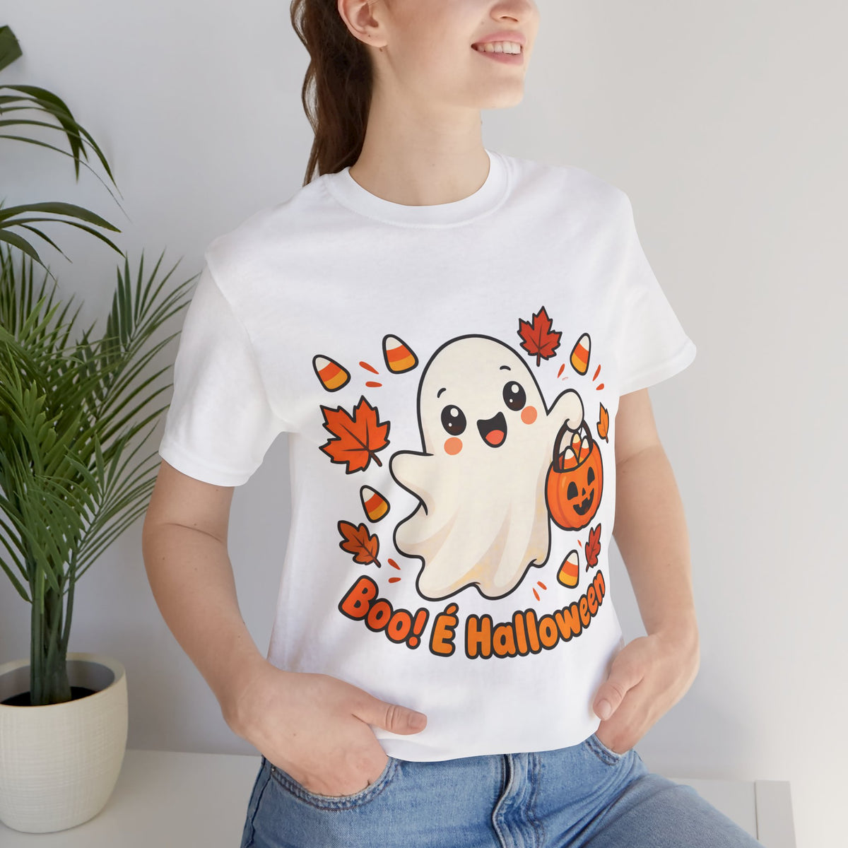 T-shirt Halloween Fantasma Fofo, Boo e Halloween, Doces Candy Corn, Design Duplo Frente e Verso