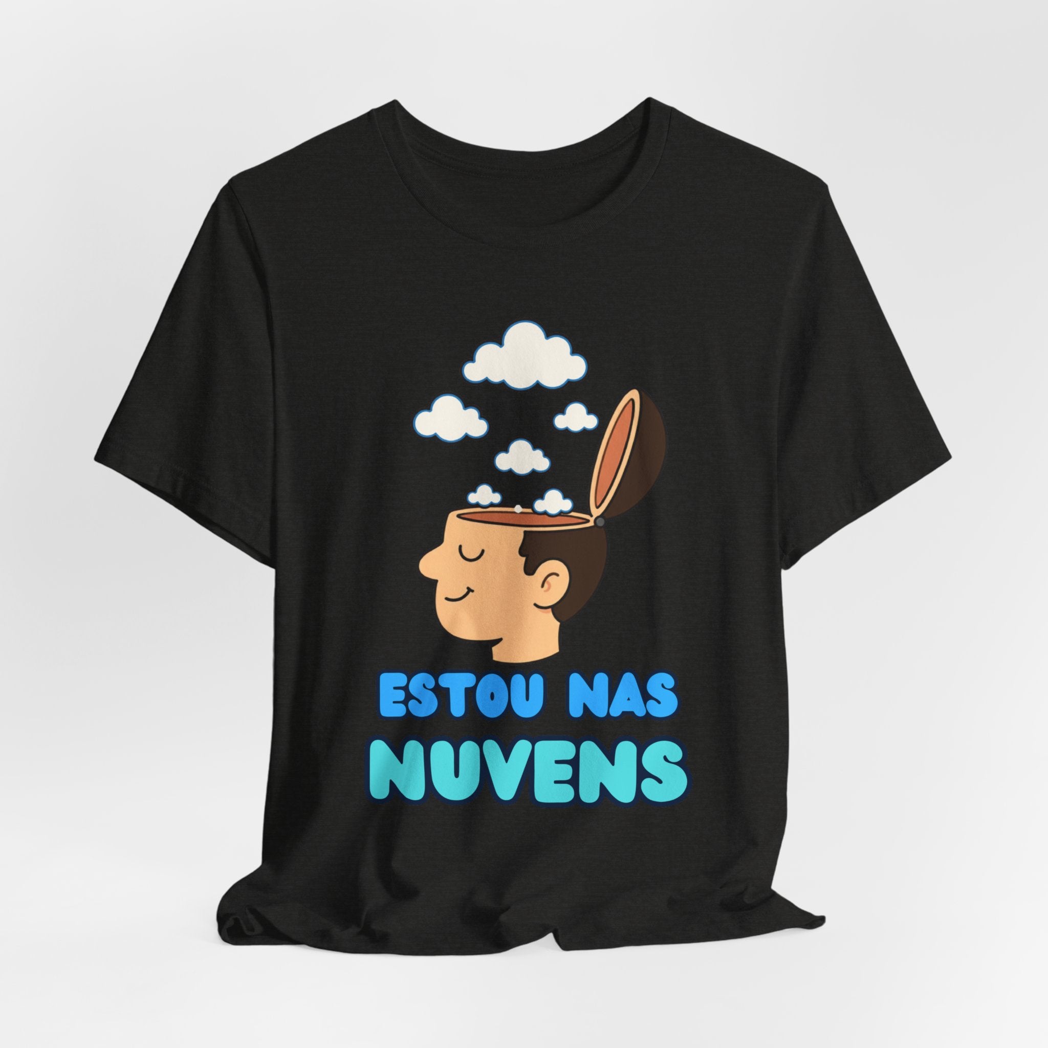 T-Shirt — 'Estou nas Nuvens' Cute Cloud Head Graphic