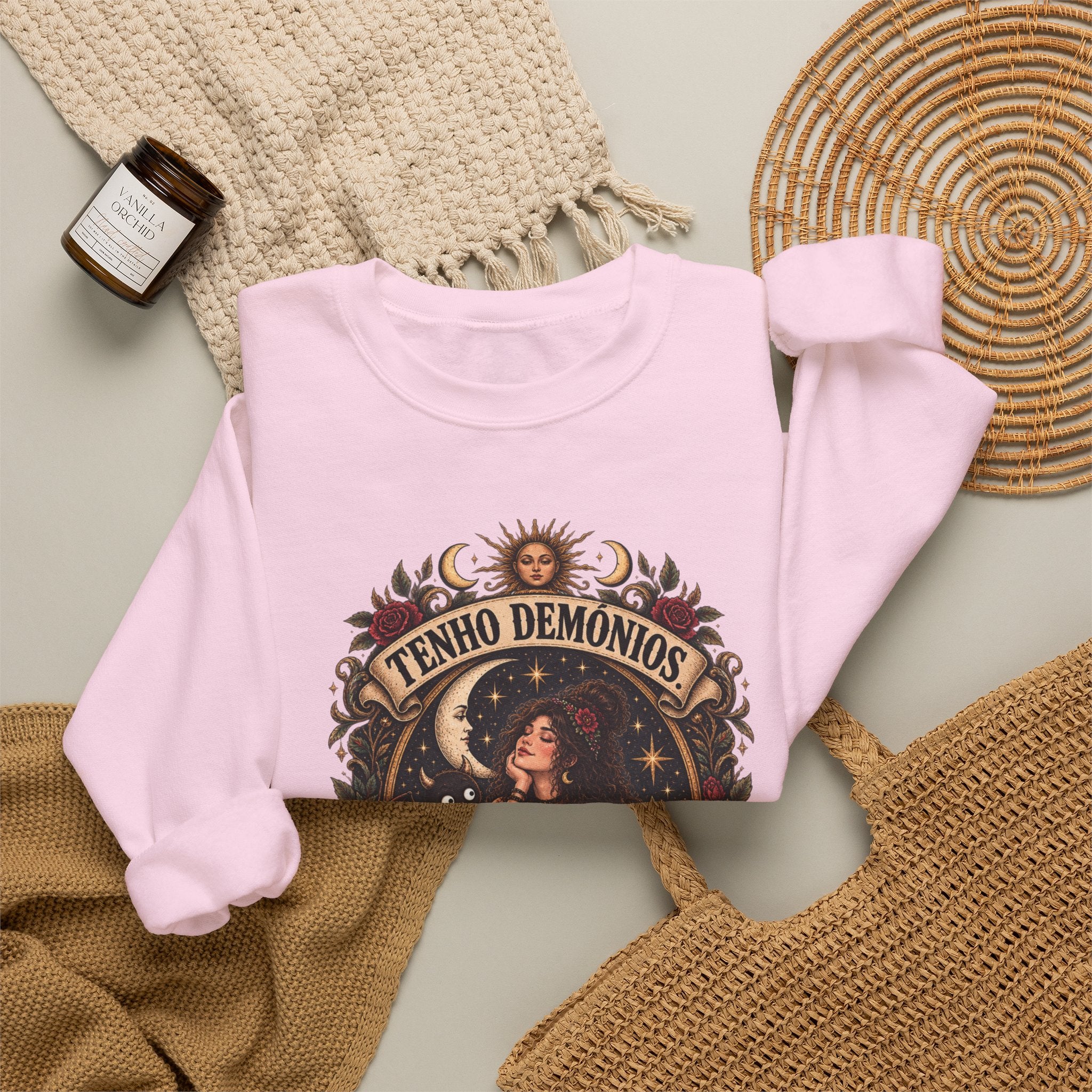 Crewneck Sweatshirt — 'Tenho Demônios Mas Estão Em Terapia' Witchy Occult Graphic