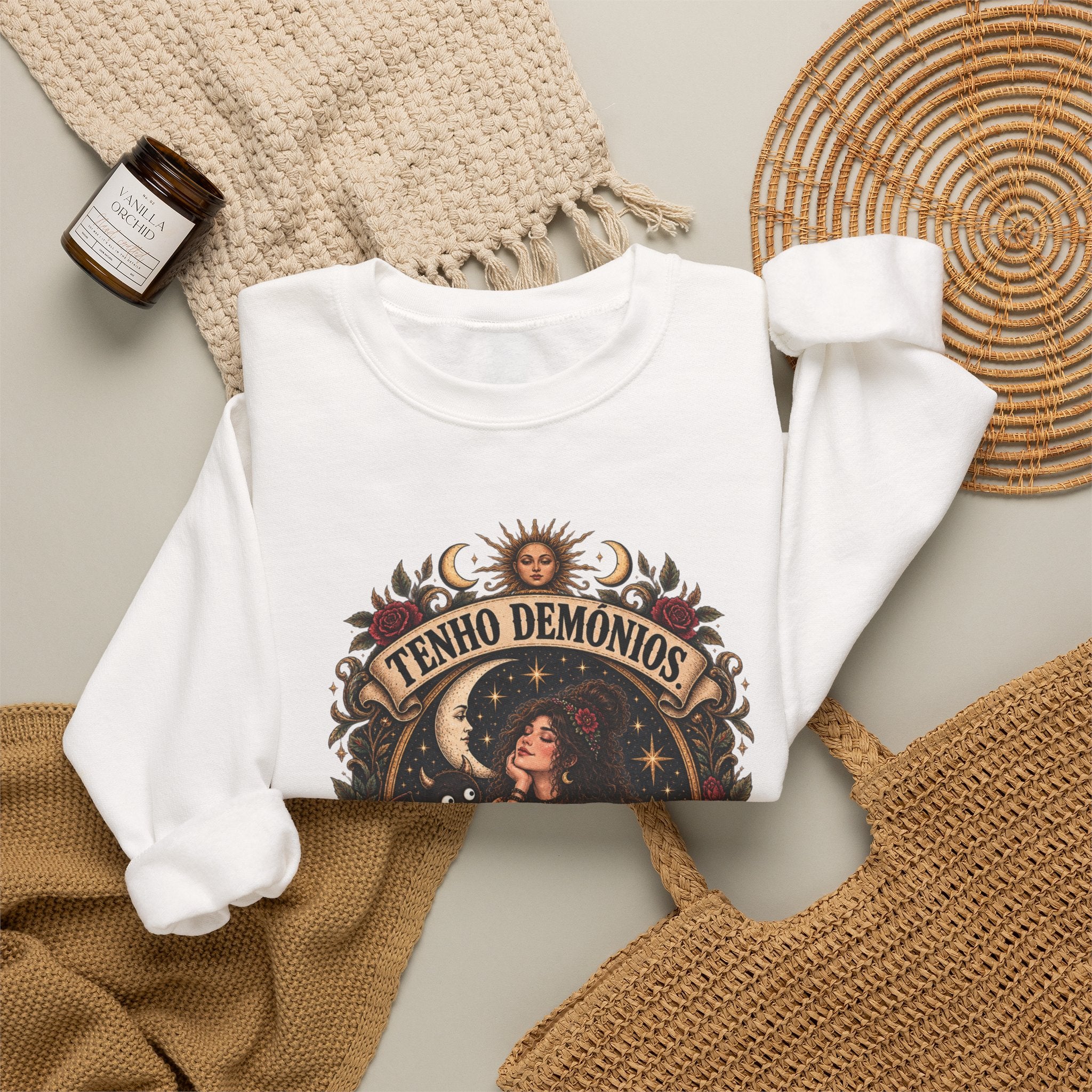 Crewneck Sweatshirt — 'Tenho Demônios Mas Estão Em Terapia' Witchy Occult Graphic