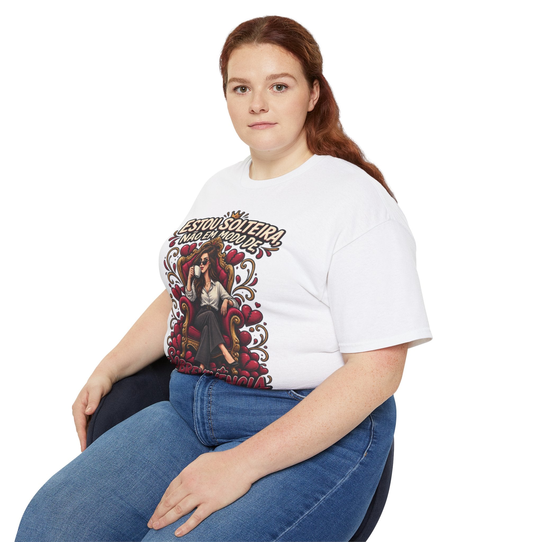 Estou Solteira Não Em Modo De Sobrevivência T-Shirt — Feminine Single Life Graphic Tee (Portuguese)
