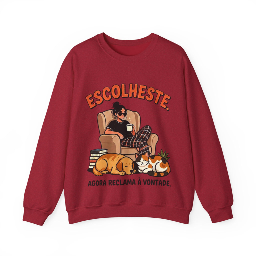 Crewneck Sweatshirt — "Escolheste, Agora Reclama à Vontade" Cozy Reading Lounge Pullover