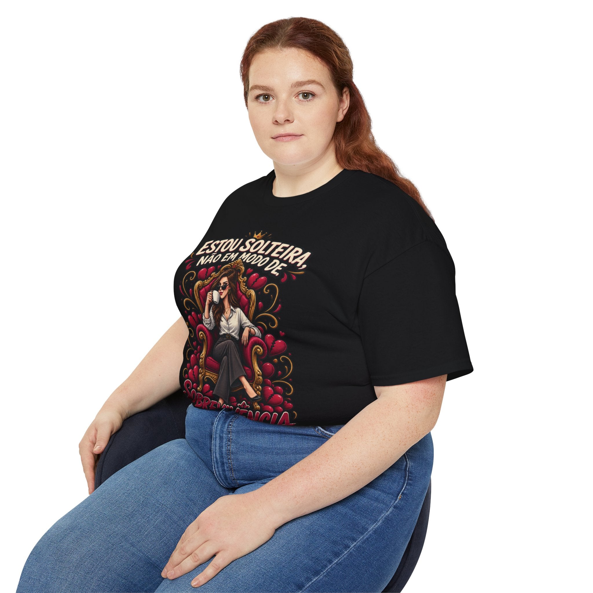 Estou Solteira Não Em Modo De Sobrevivência T-Shirt — Feminine Single Life Graphic Tee (Portuguese)
